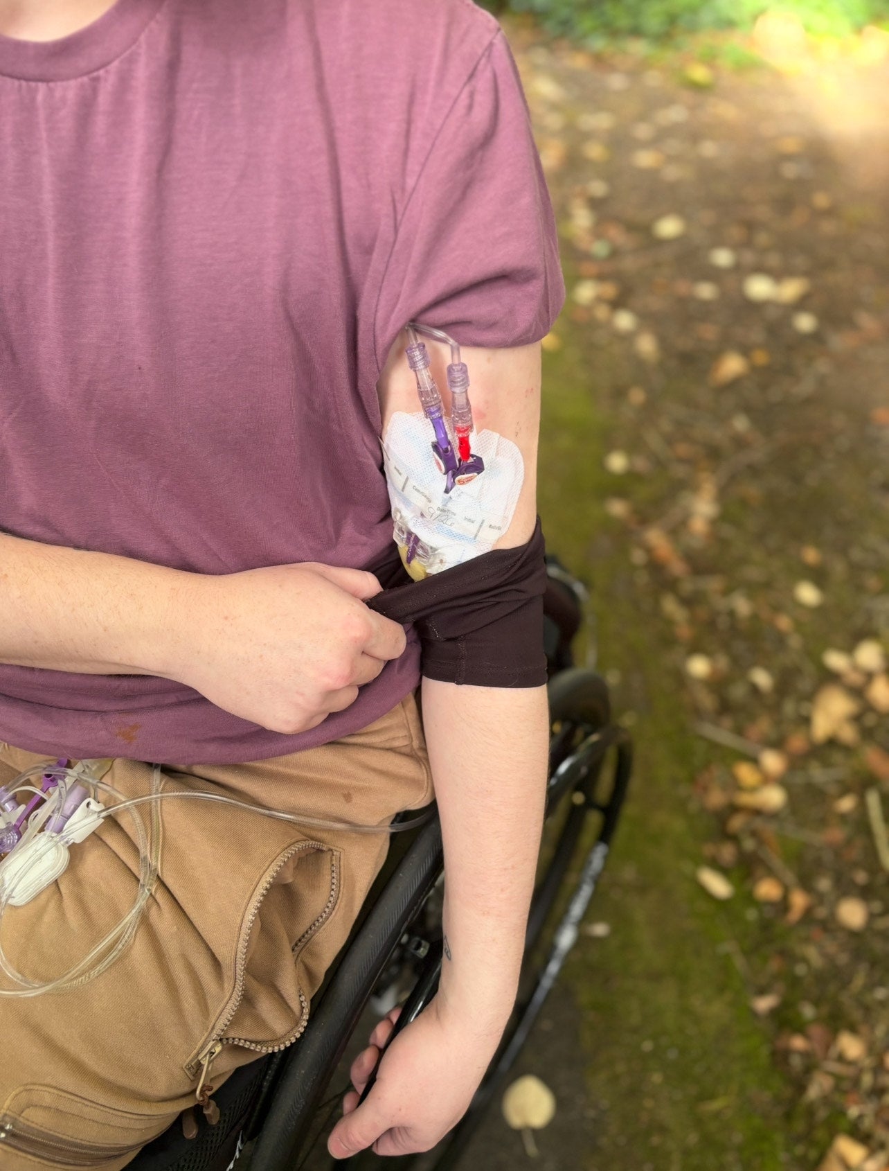 Man wearing Support Sleeve, showing tubing