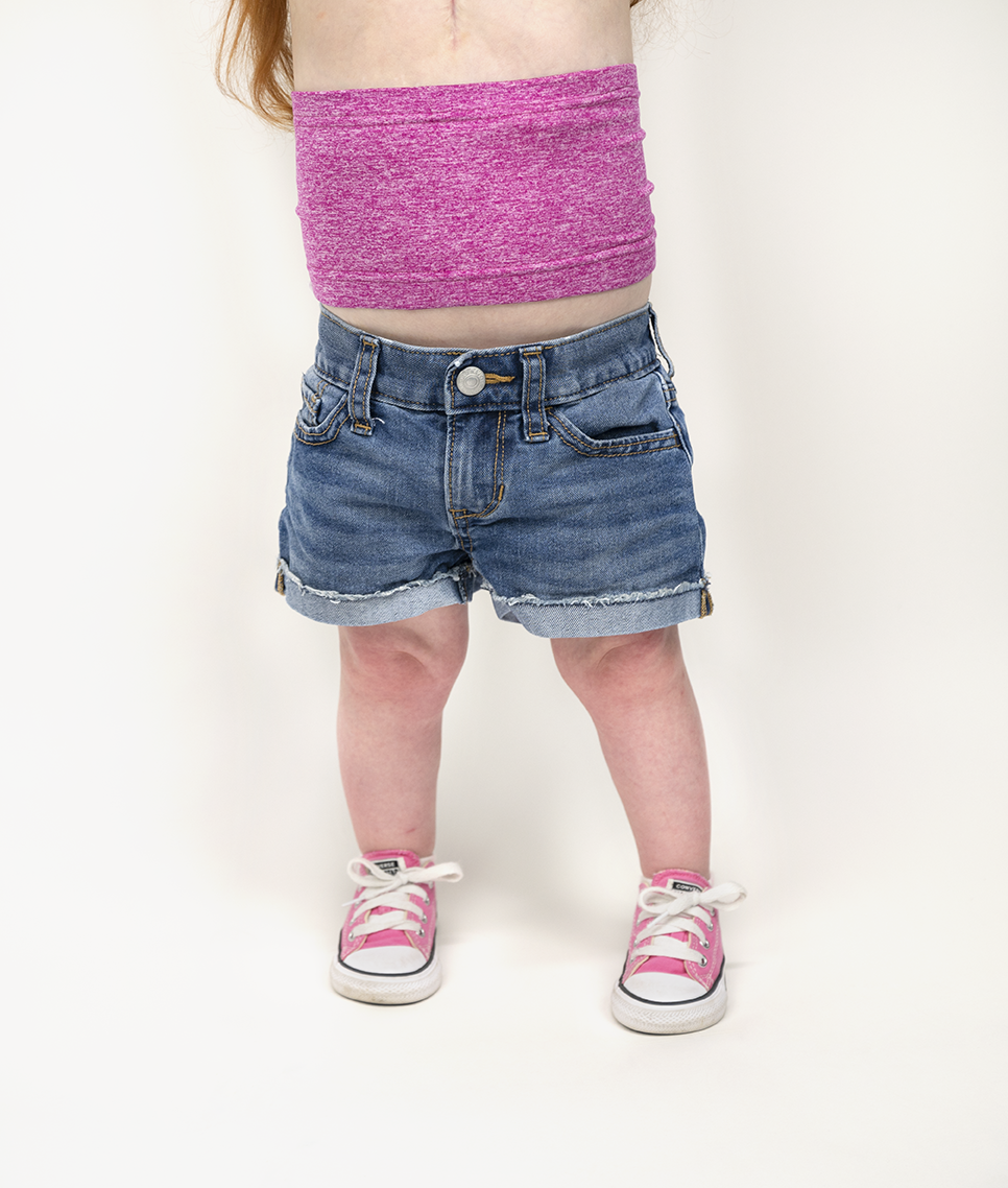 Closeup of hot pink stretch waistband 2.0 on girl